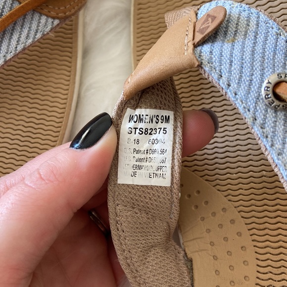 Sperry Flip Flops - Picture 4 of 7